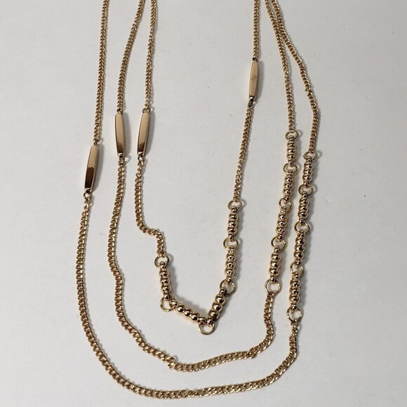 GUESS Stylish Polished Gold tone Layered Necklace - Women's Fashion - 22"+3.5" - Picture 3 of 8